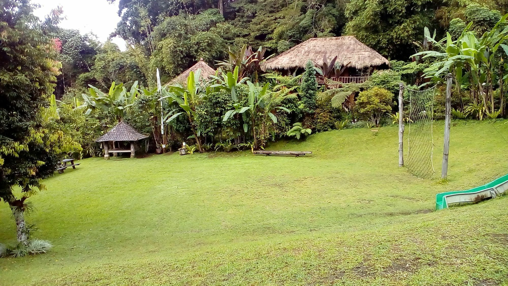 ホテル Warung Rekreasi Bedugul エクステリア 写真